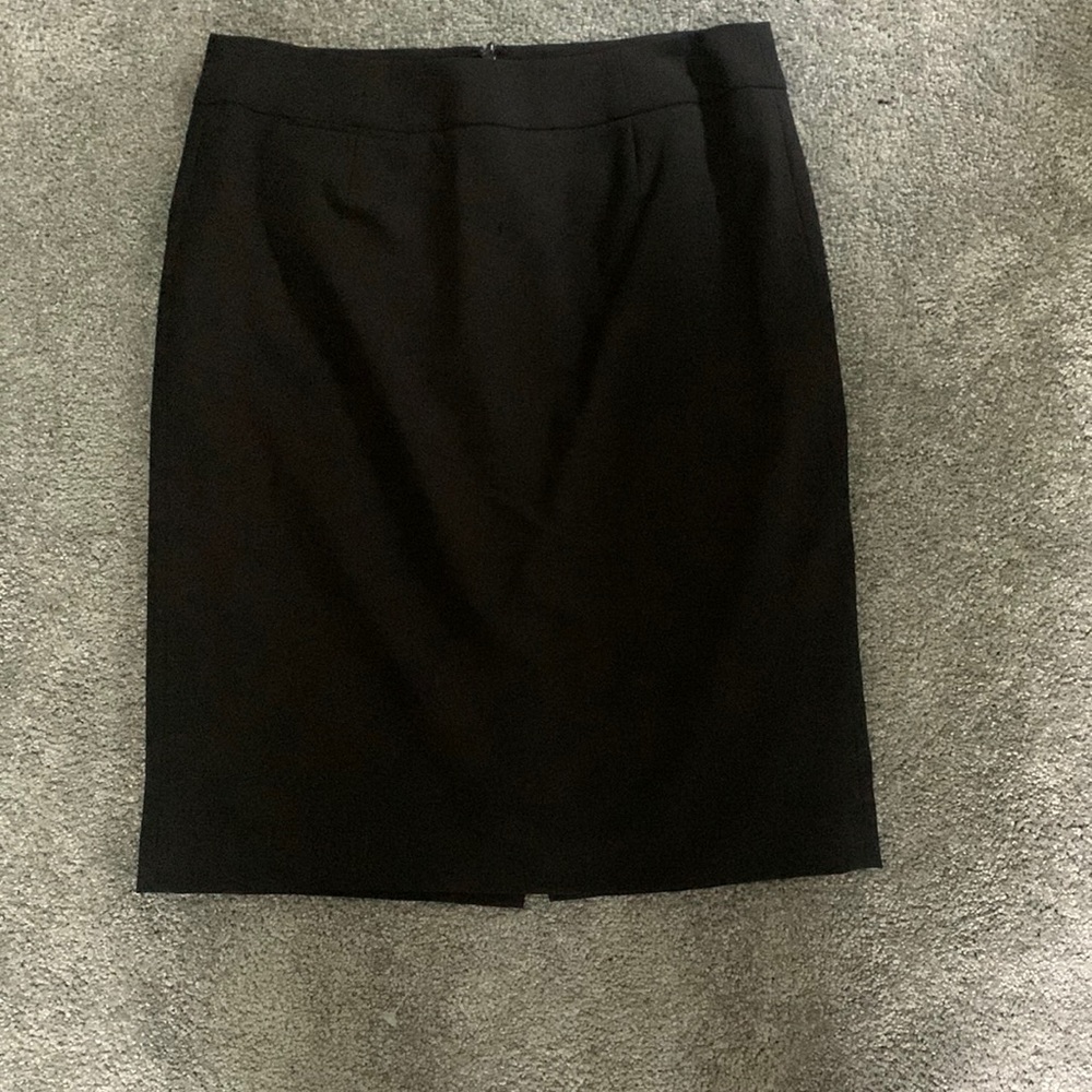 Black pencil skirt. Size 6p from Calvin Klein